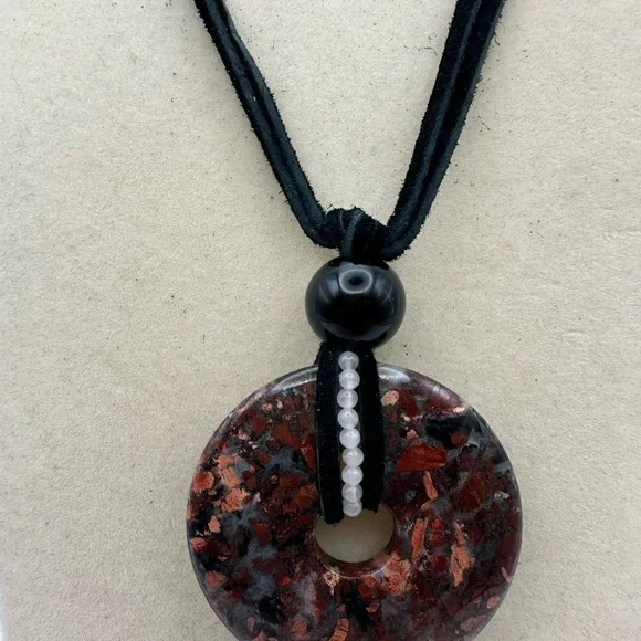 Mexican Crazy Lace Agate Donut Pendant on Genuine Leather - Picture 6 of 13